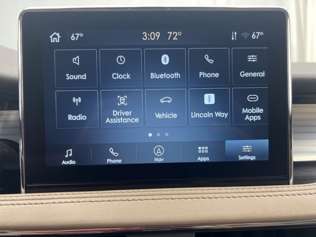 2022 Lincoln Corsair Standard photo 18
