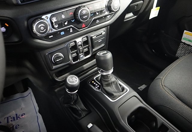 2025 Jeep Wrangler Sport S 4xe photo 15