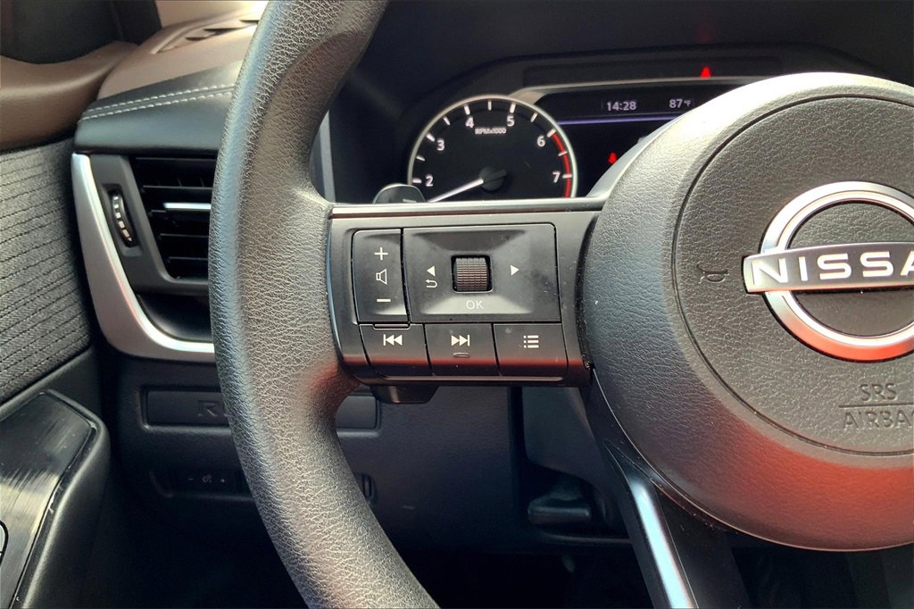 2023 Nissan Rogue S photo 17