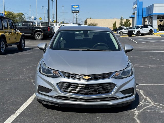 2017 Chevrolet Cruze LT photo 2
