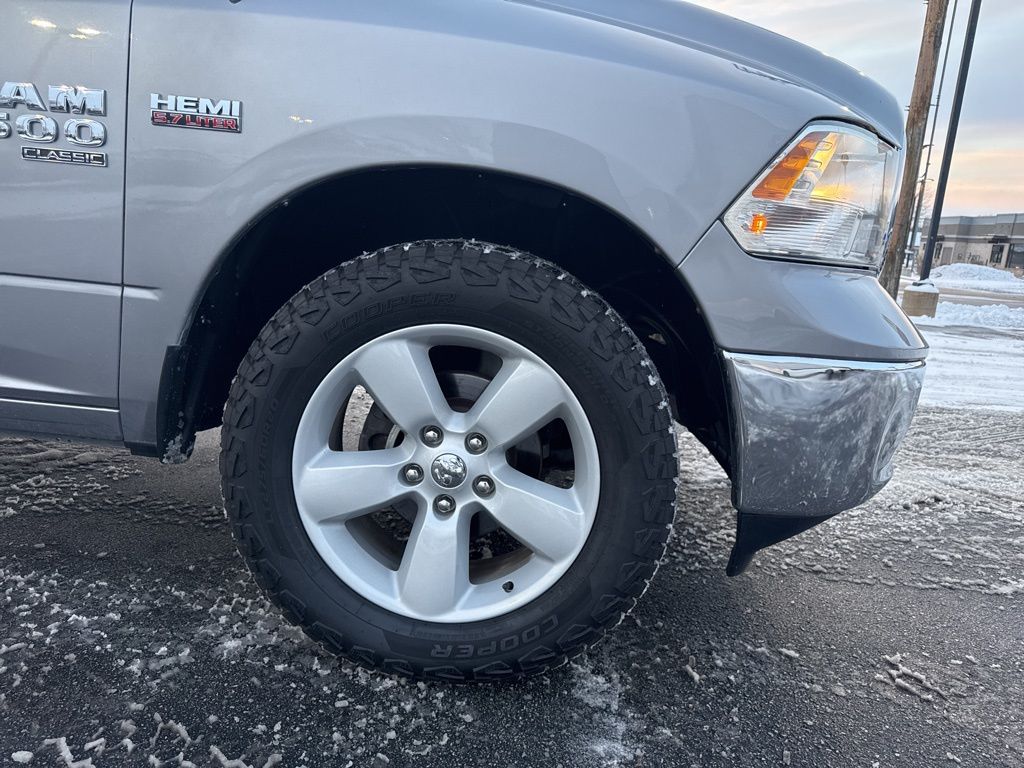 2023 Ram 1500 Classic SLT photo 4