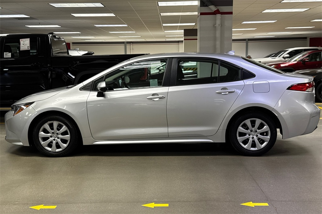 2024 Toyota Corolla LE photo 7