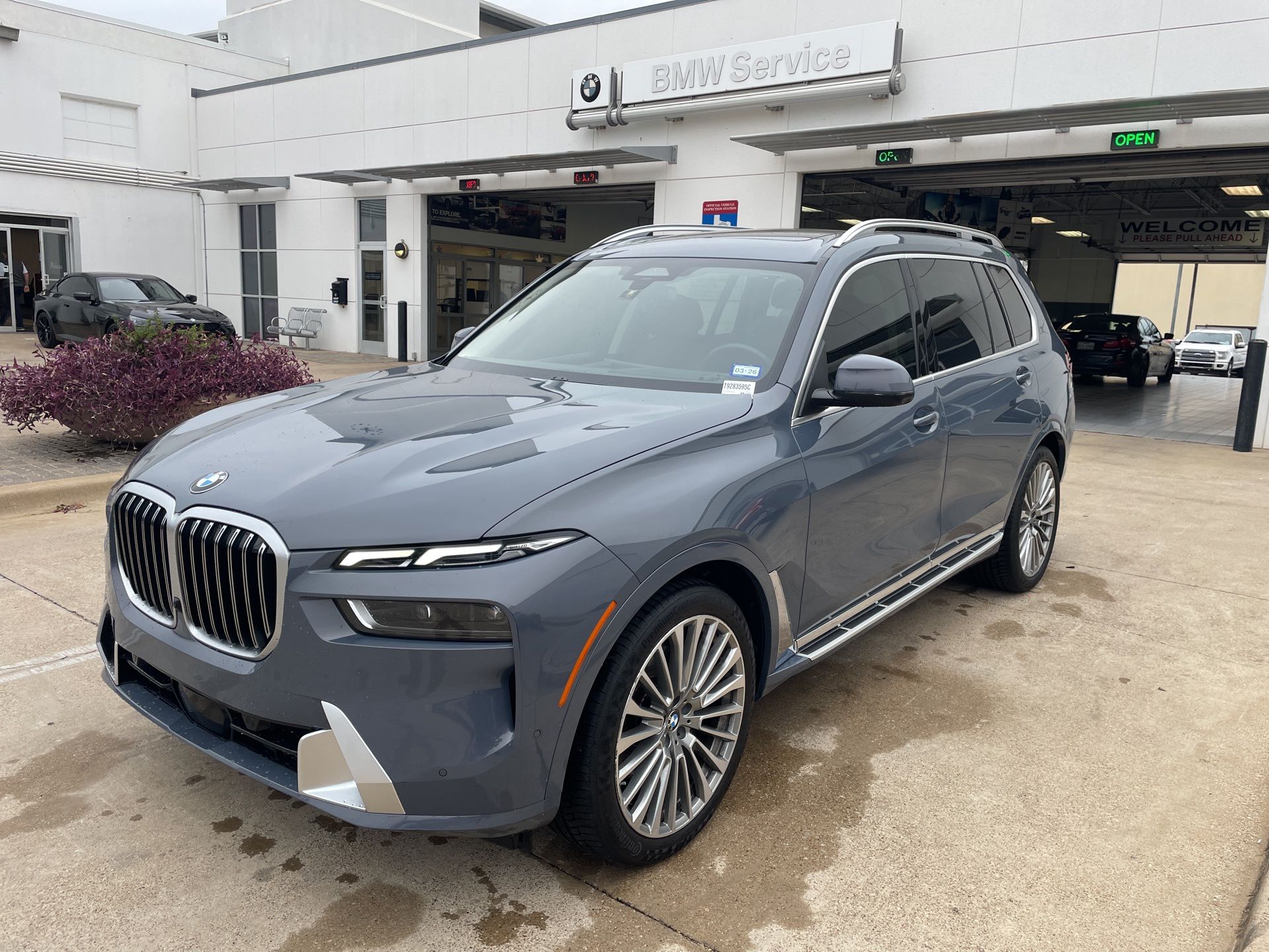2023 BMW X7 40i's photo