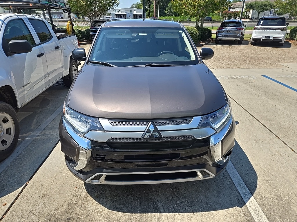 2020 Mitsubishi Outlander ES photo 2