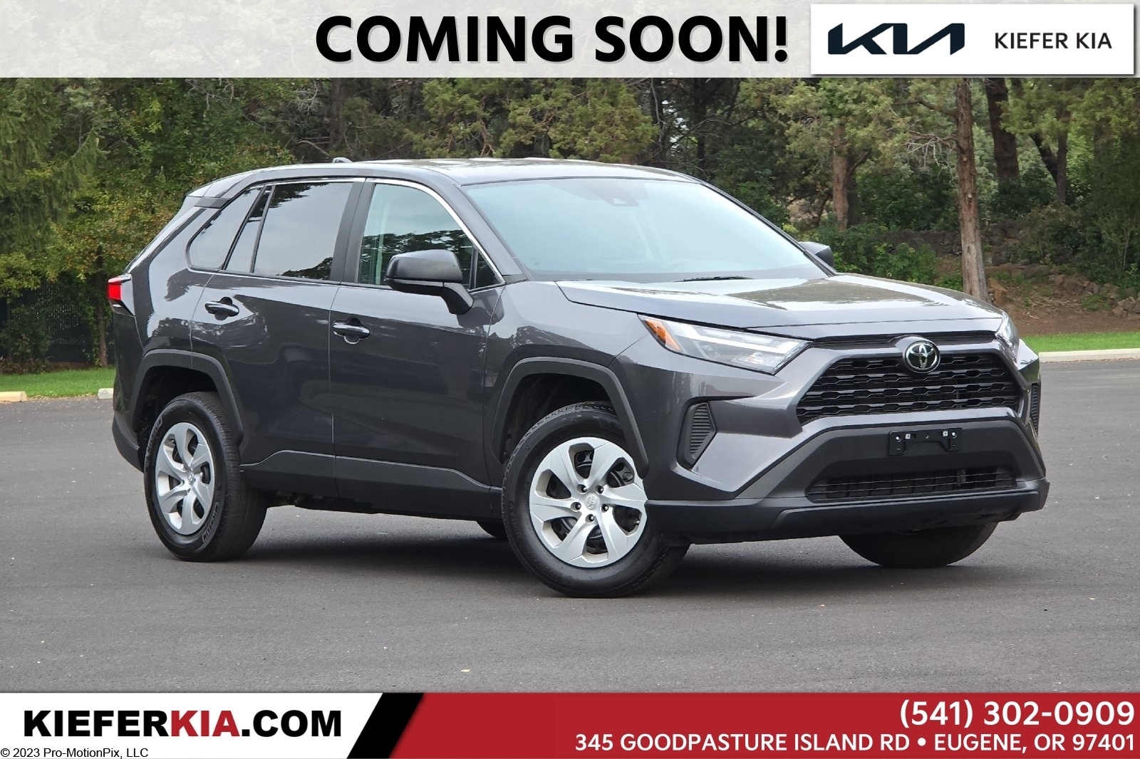 2024 Toyota RAV4 LE's photo