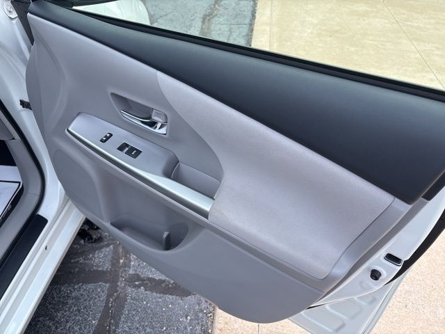 2017 Toyota Prius V Two photo 11