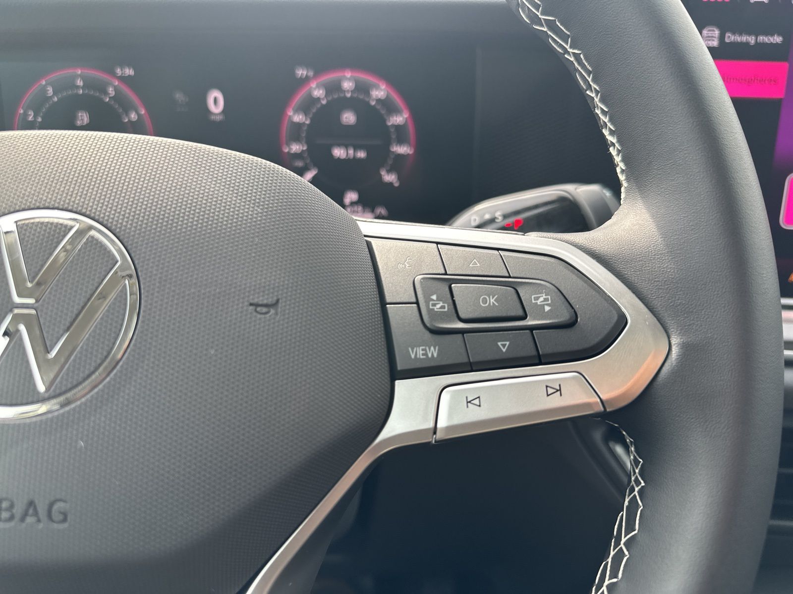 2025 Volkswagen Tiguan SE photo 15