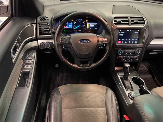 2017 Ford Explorer XLT photo 4