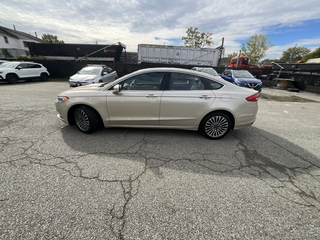 2017 Ford Fusion SE photo 2