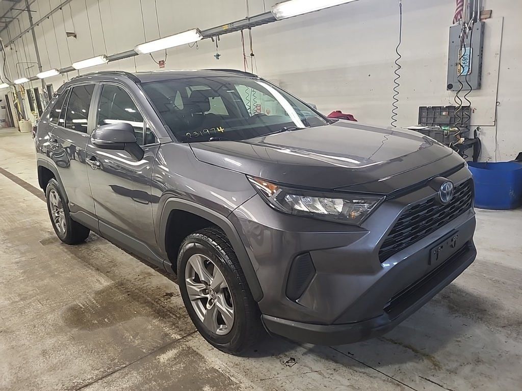 2022 Toyota RAV4 LE's photo
