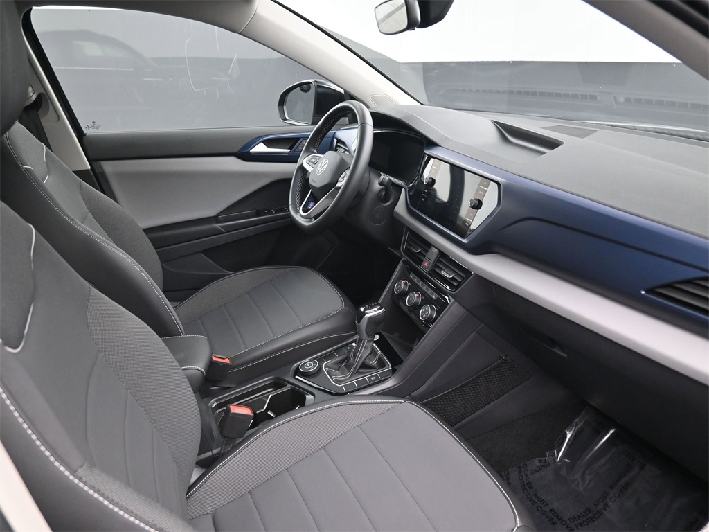 2023 Volkswagen Taos SE photo 2