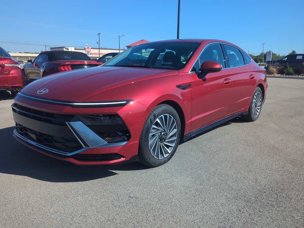 2025 Hyundai Sonata Hybrid SEL photo 2