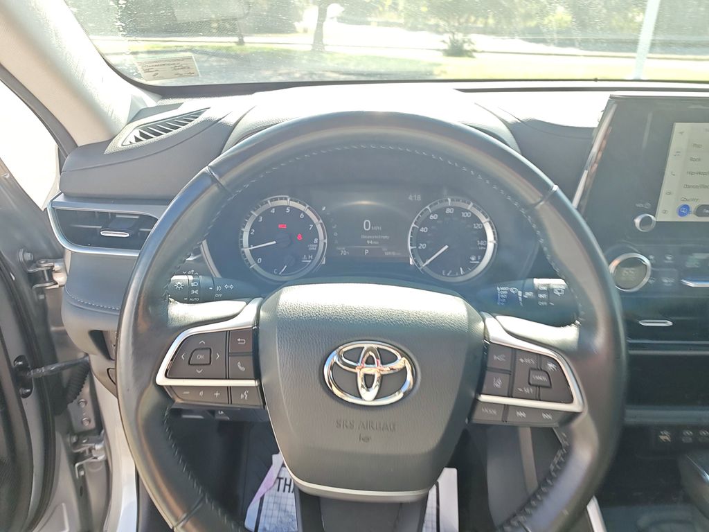 2023 Toyota Highlander LE photo 15