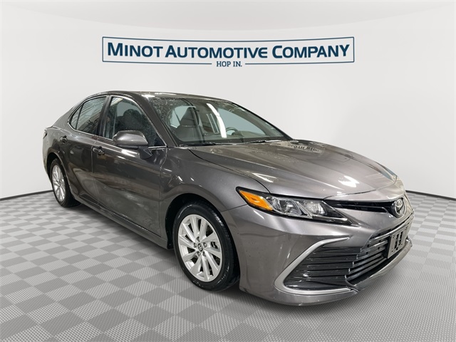 2024 Toyota Camry LE's photo