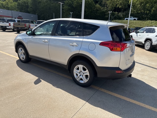 2015 Toyota RAV4 LE photo 8