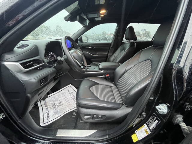2024 Toyota Highlander LE photo 7
