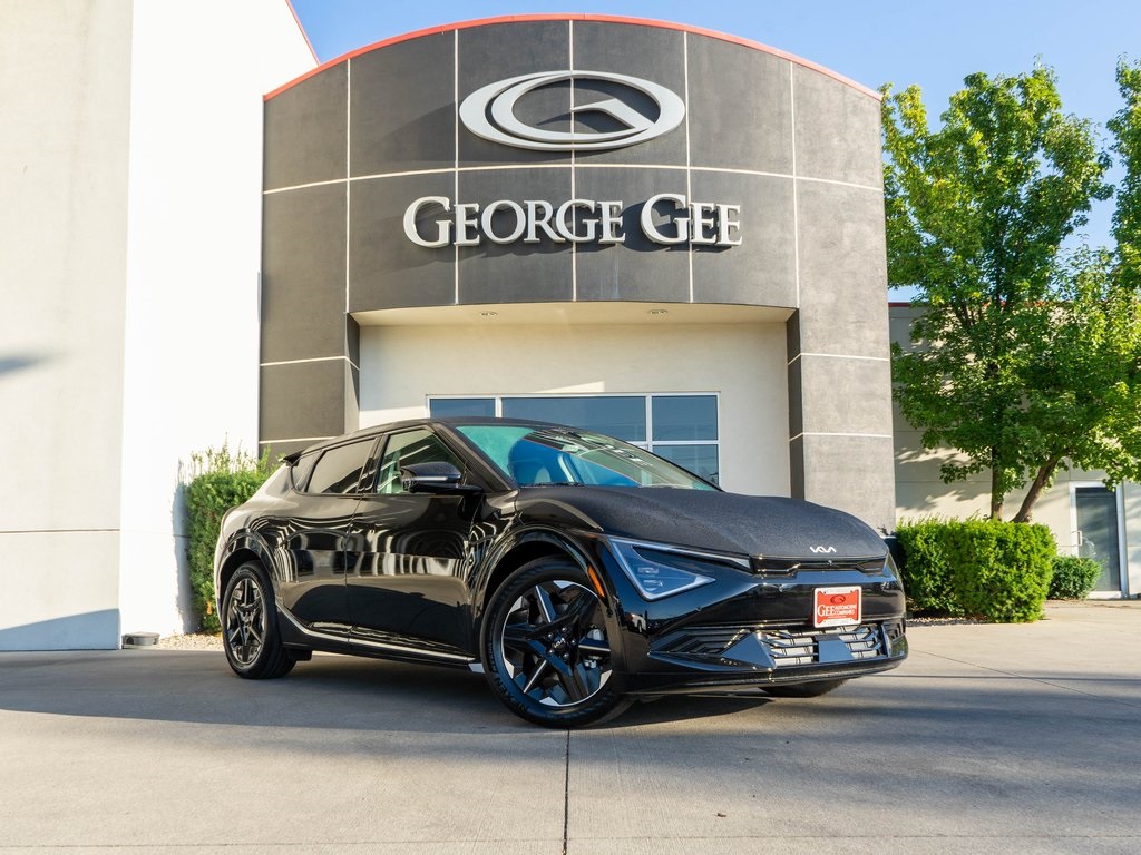 2025 Kia EV6 Wind's photo