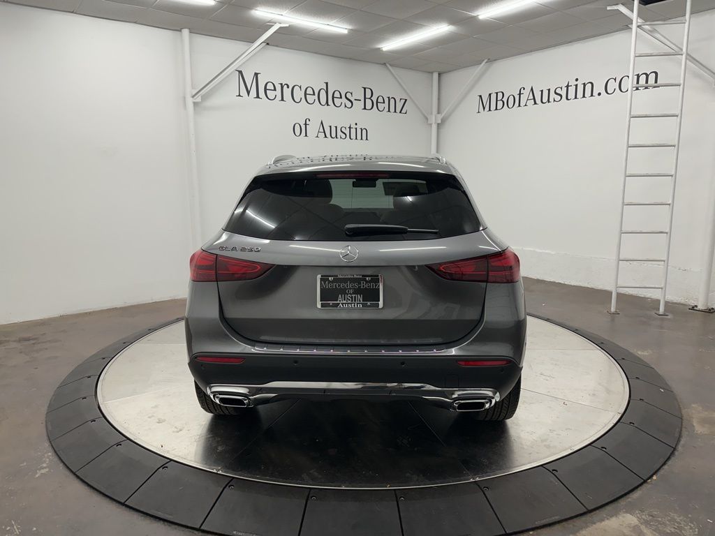 2025 Mercedes Benz GLA 250 photo 4