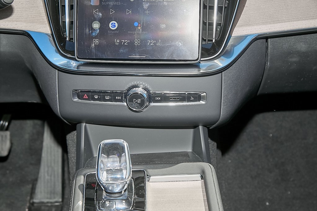 2025 VOLVO XC90 - Image 27