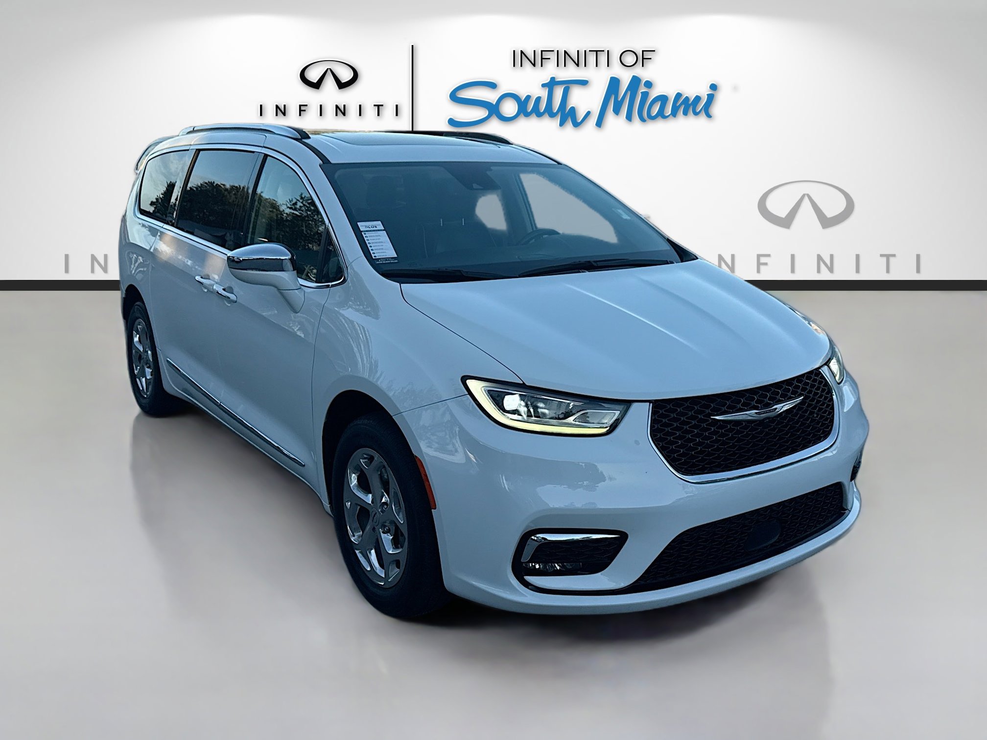 2021 Chrysler Pacifica Limited's photo