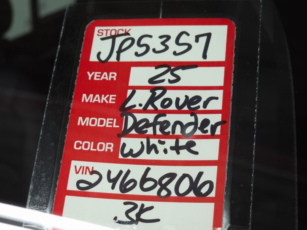 2025 LAND ROVER DEFENDER - Image 38