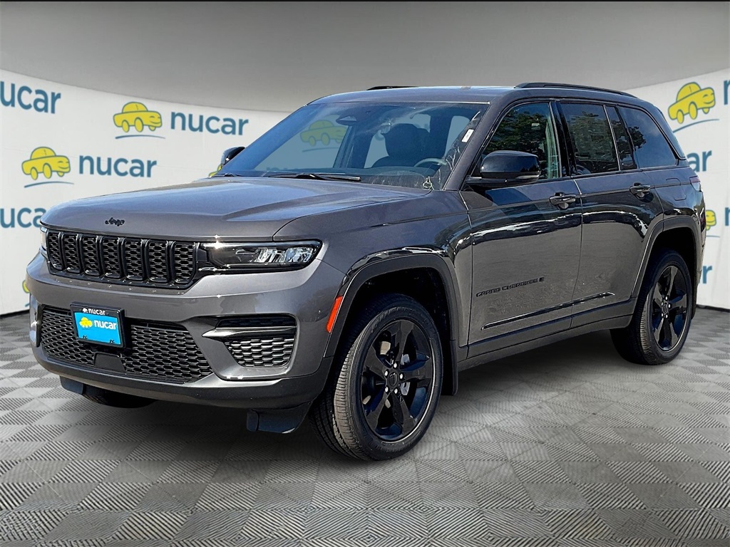 2025 Jeep Grand Cherokee Altitude photo 3