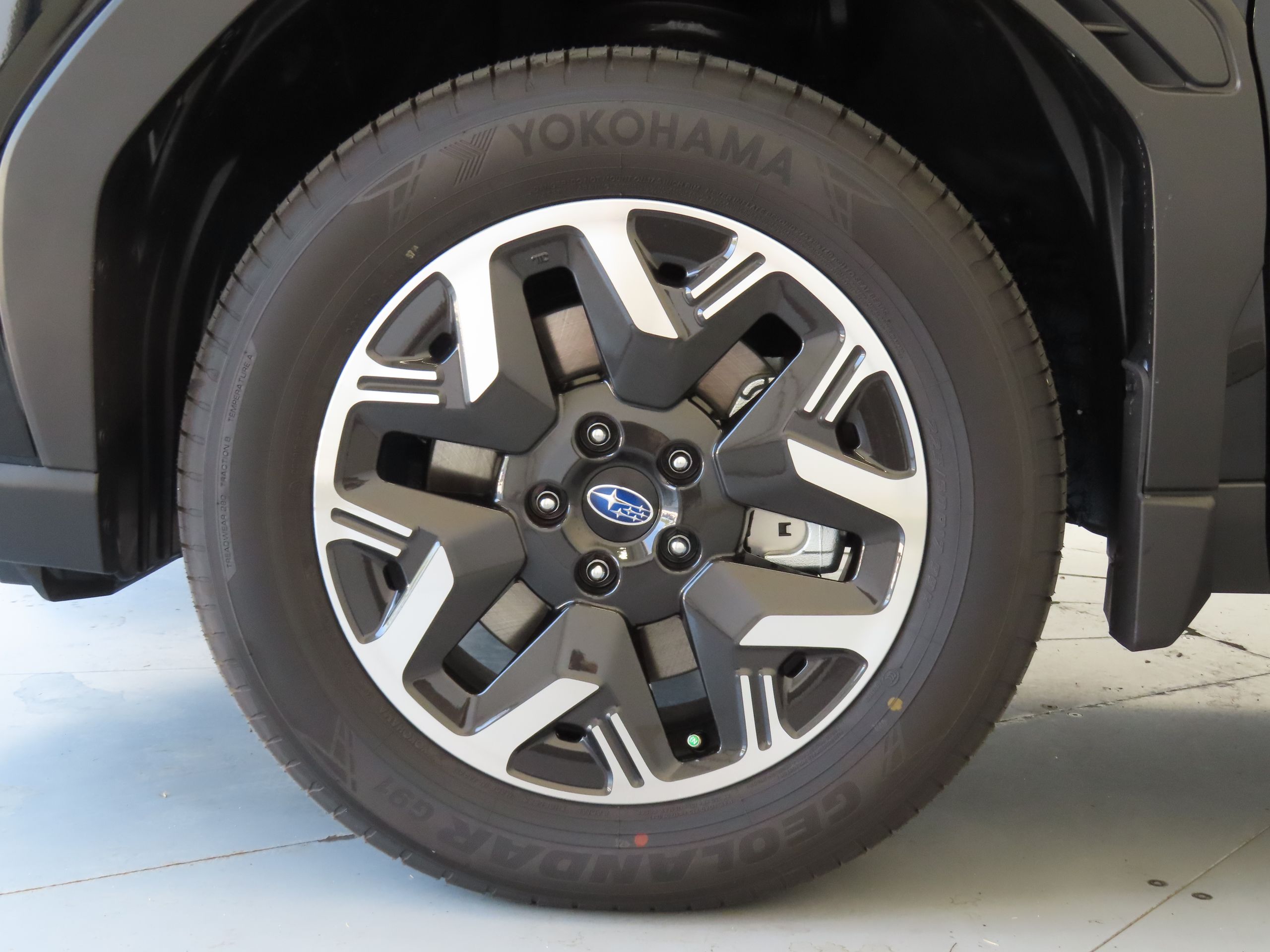 2025 Subaru Forester Premium Base photo 24
