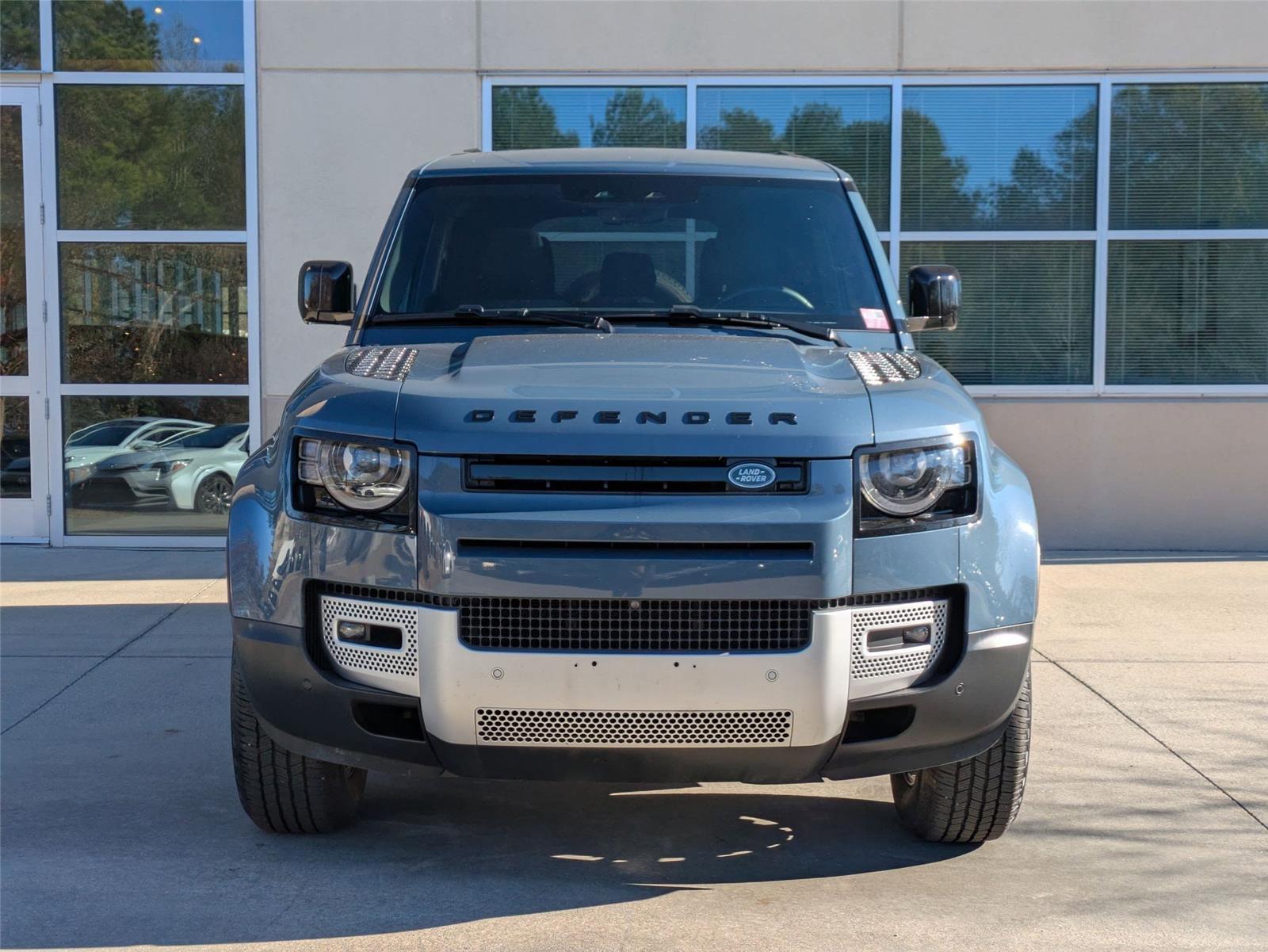 2025 Land Rover Defender S photo 2