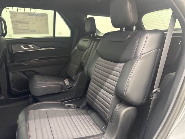 2025 Ford Explorer ST-Line photo 29