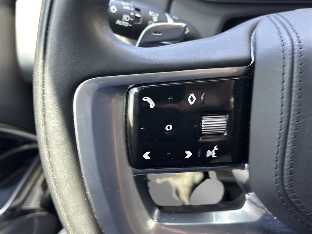 2023 Land Rover Range Rover SE photo 16