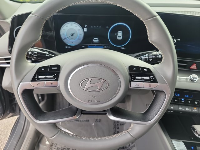 2025 Hyundai Elantra SEL Convenience photo 18