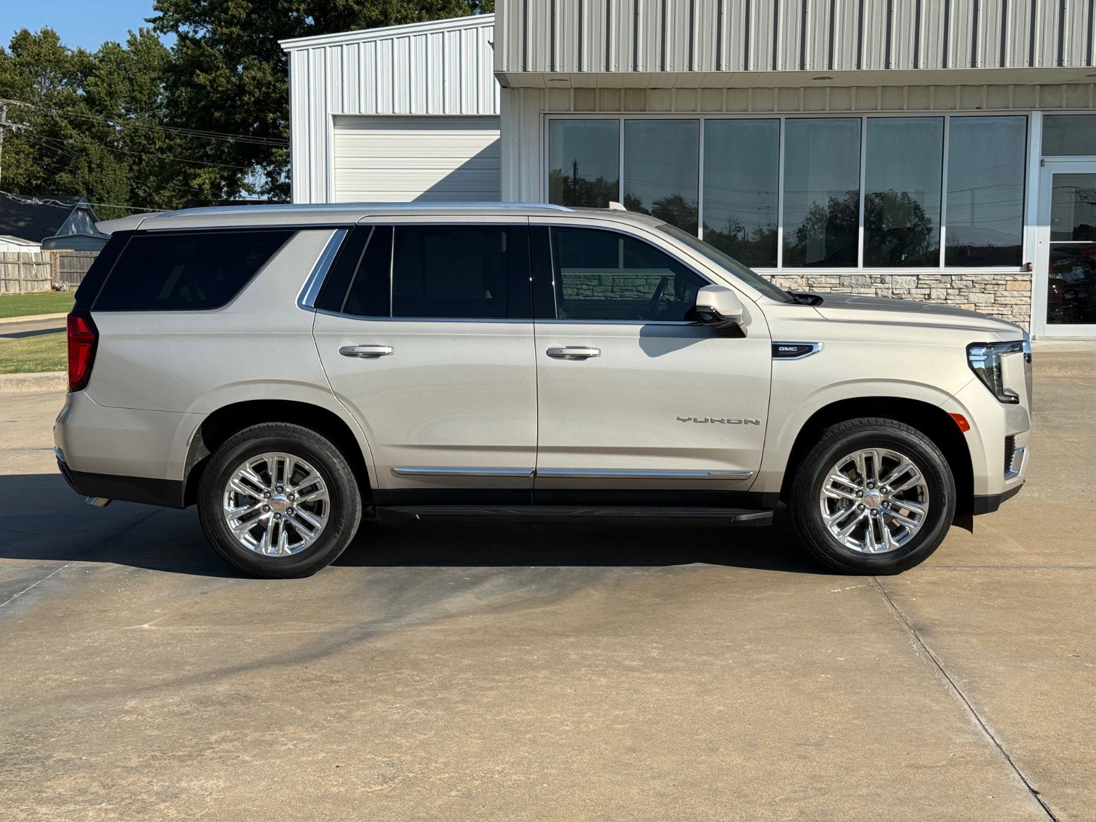 2021 Gmc Yukon SLT photo 2