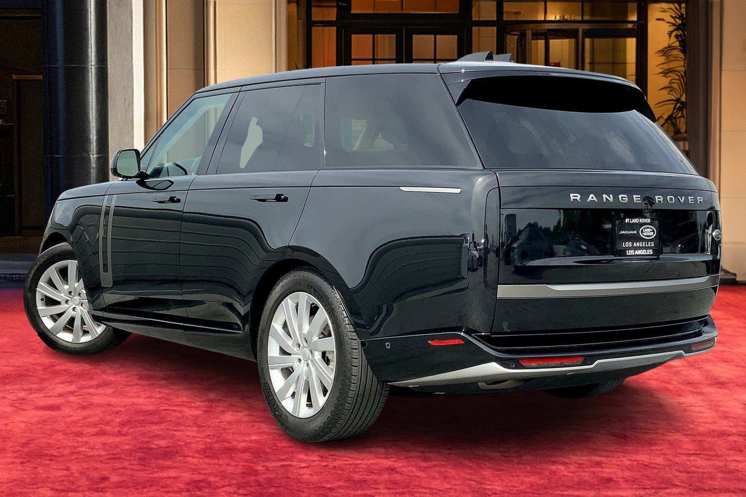 2023 Land Rover Range Rover SE photo 8