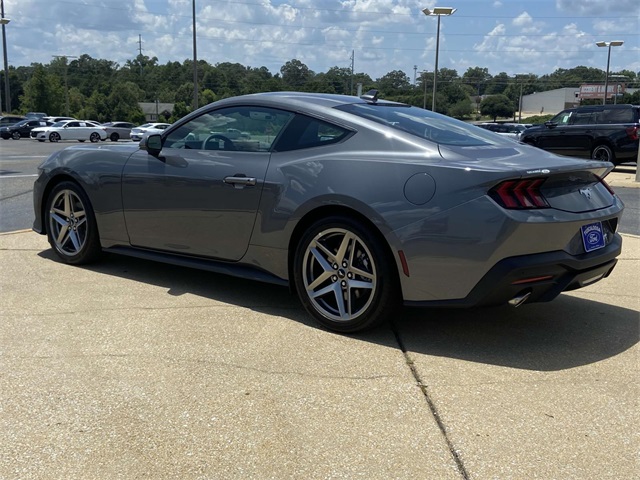 2025 Ford Mustang EcoBoost photo 4