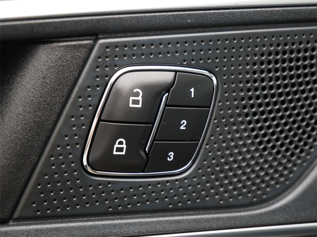 2023 Ford Edge Titanium photo 16