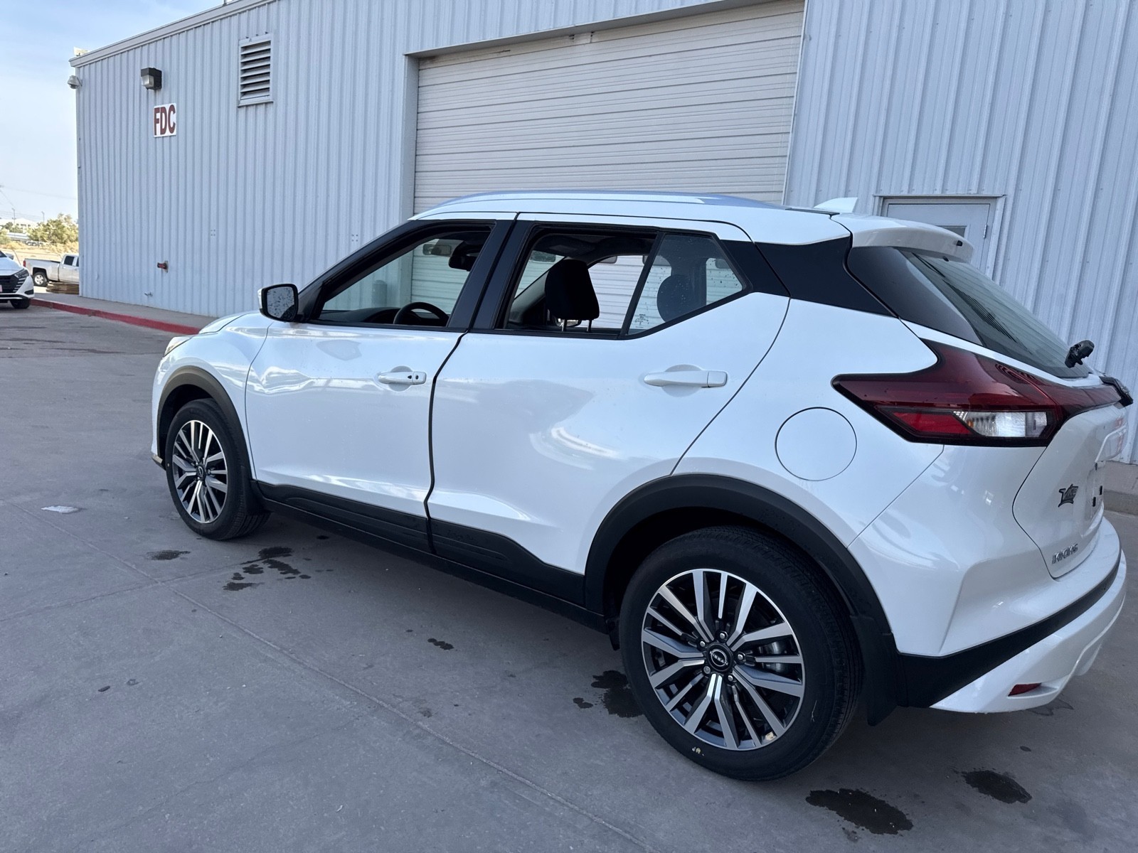 Used 2024 WHITE Nissan SV image 8