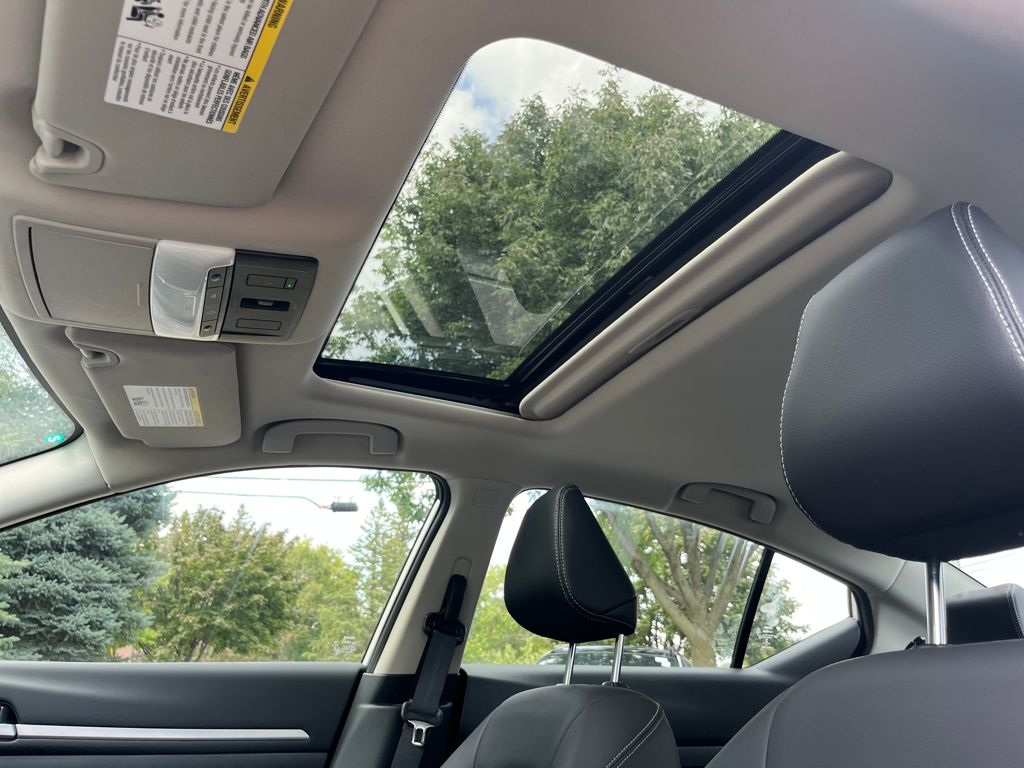 2025 Nissan Altima SL photo 14