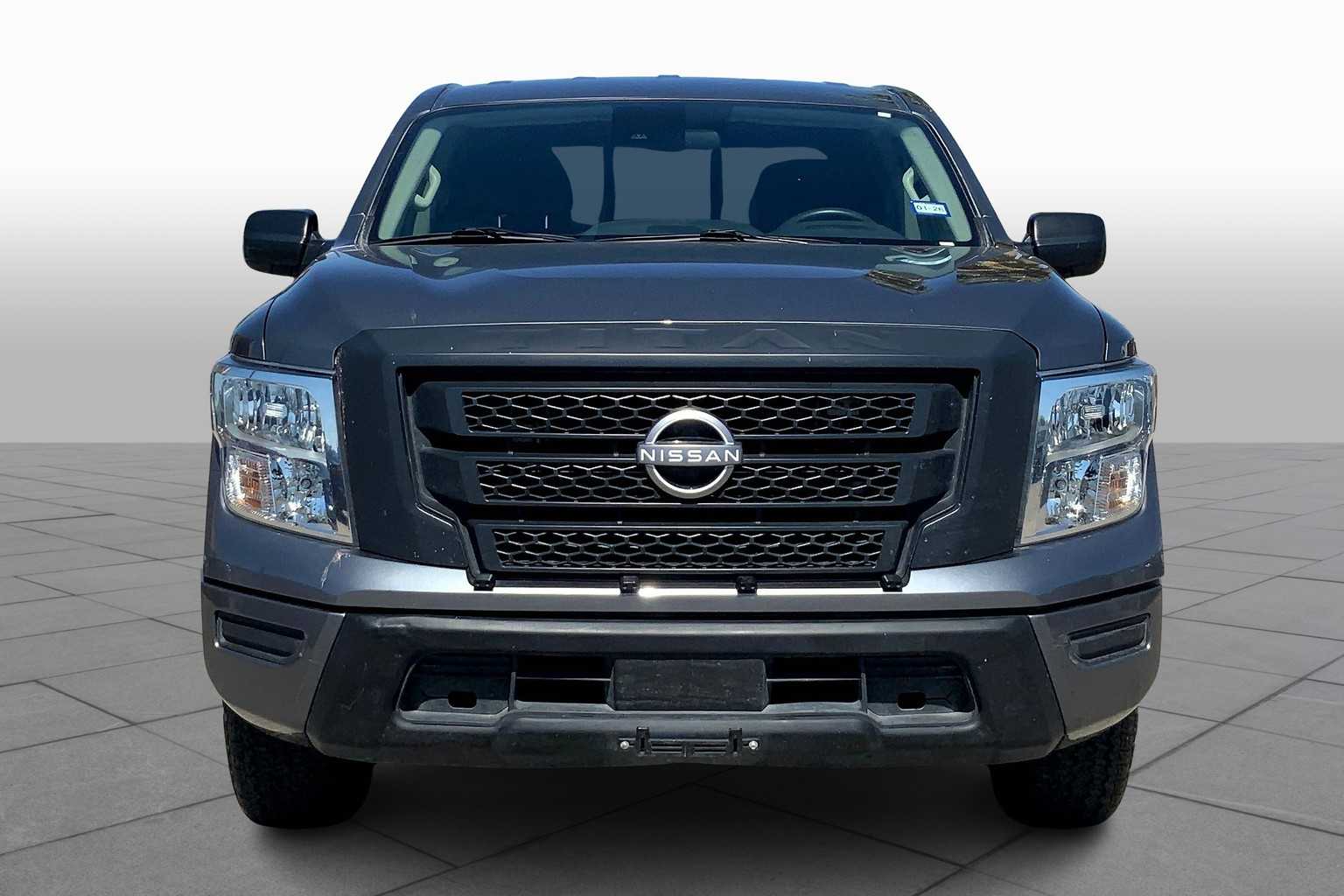 2023 Nissan Titan S Crew Cab photo 3