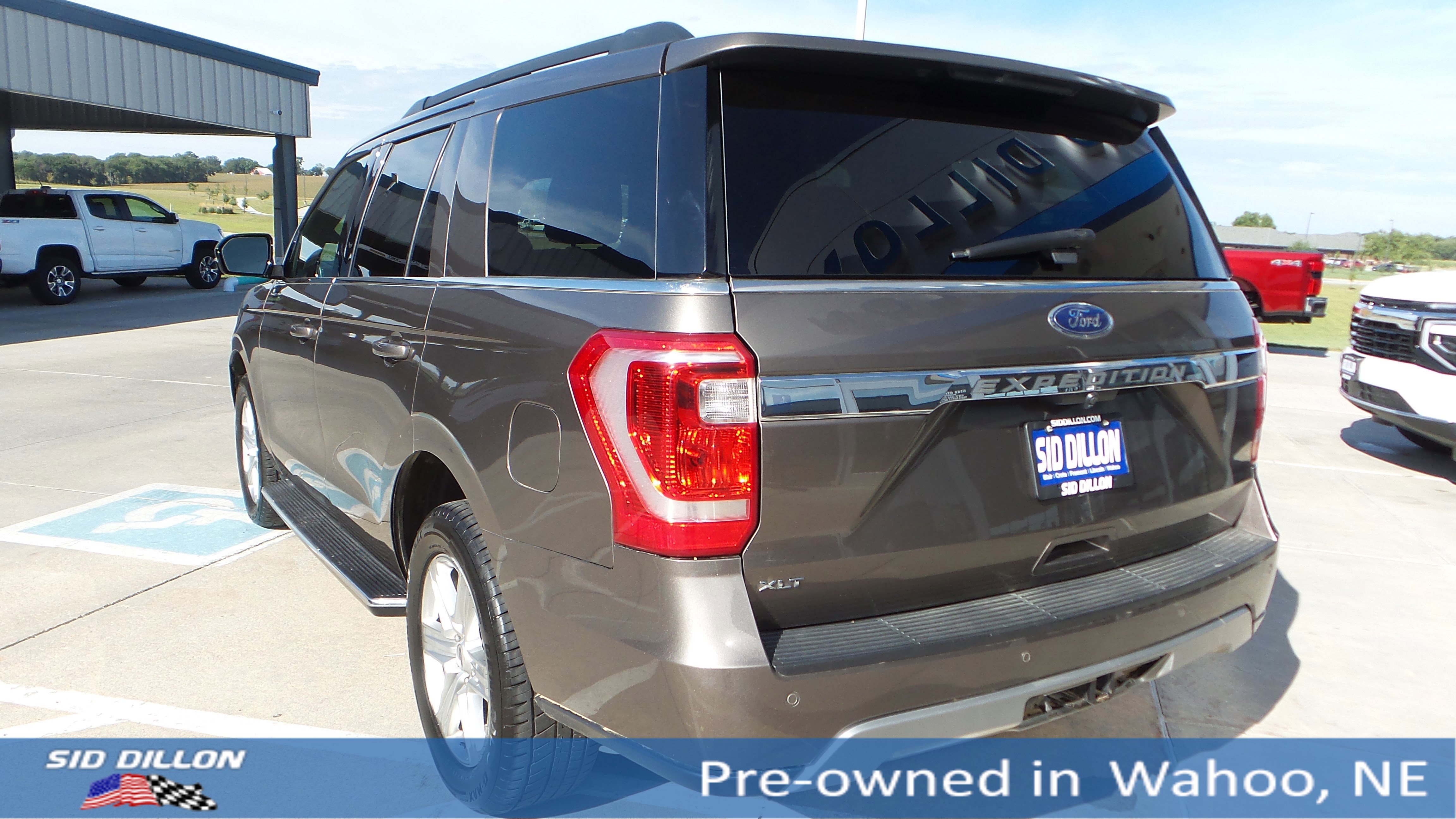 2019 Ford Expedition XLT photo 3