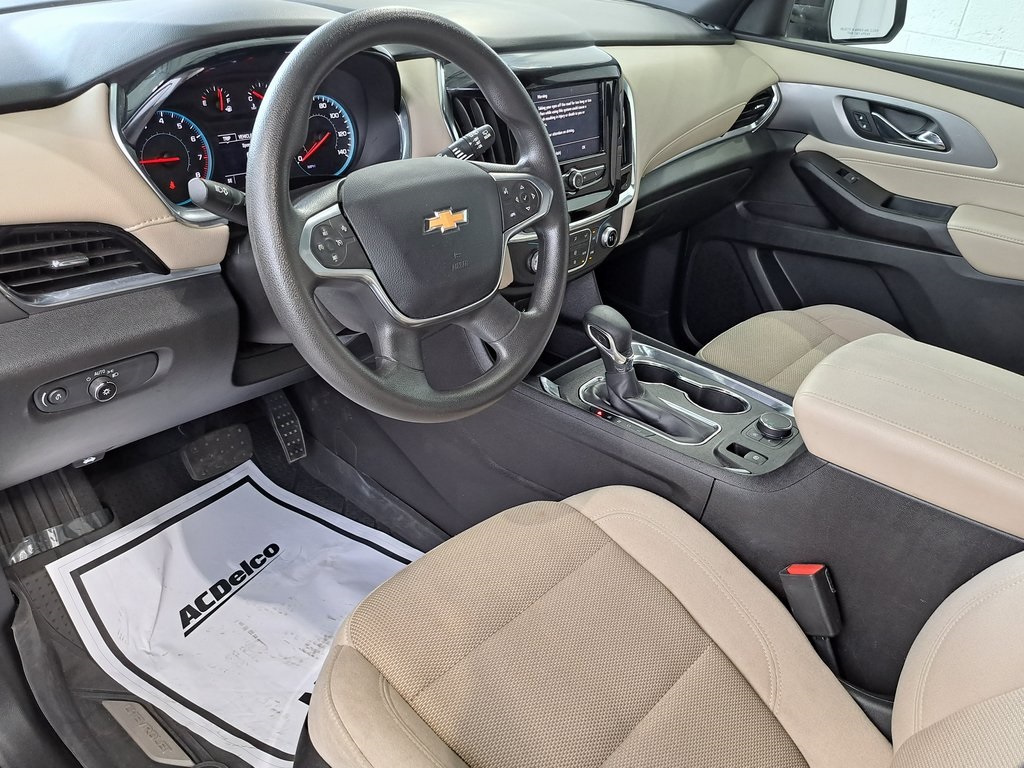 2023 Chevrolet Traverse LS photo 7