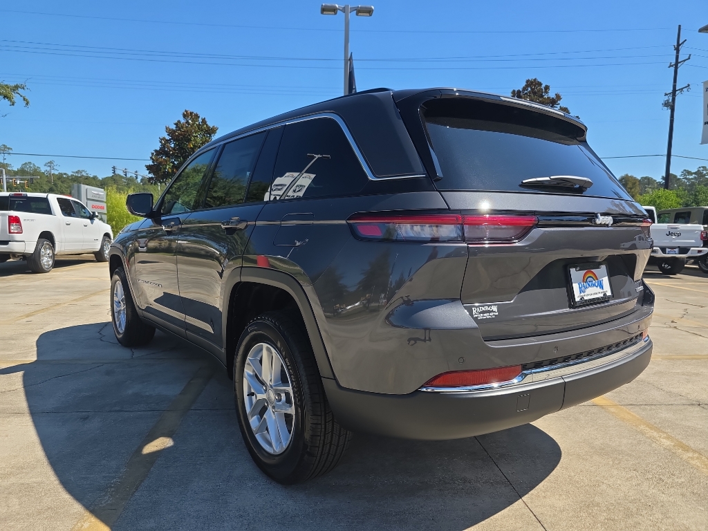 2025 Jeep Grand Cherokee Laredo X photo 3