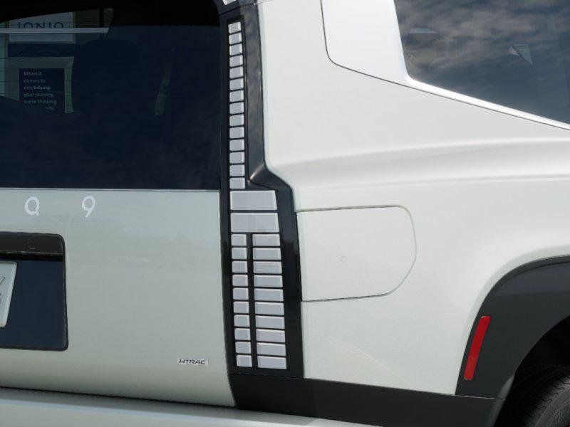 2026 Hyundai Ioniq SE photo 3