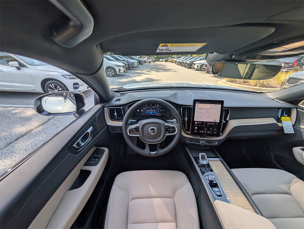 2026 Volvo XC60 B5 Plus photo 9