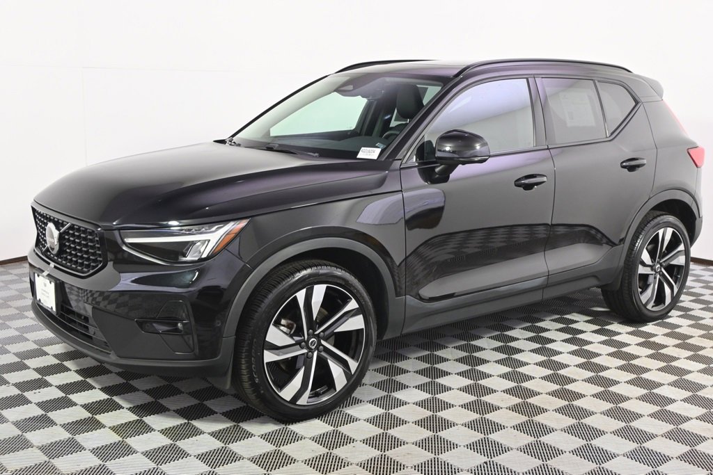 Used 2024 Volvo XC40 Plus with VIN YV4L12UL7R2218204 for sale in Minneapolis, Minnesota