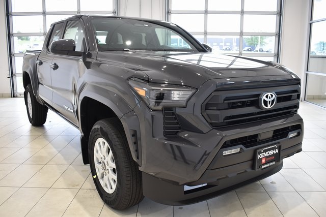 2025 Toyota Tacoma SR5's photo