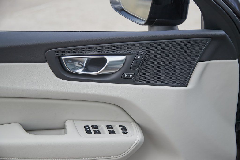 2025 VOLVO XC60 - Image 10