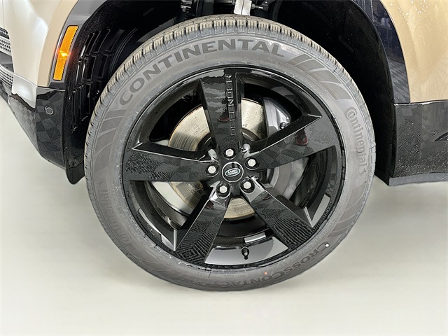 2025 Land Rover Defender 130 X-Dynamic SE photo 34