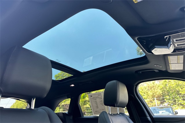 2025 Land Rover Range Rover Velar SE photo 16