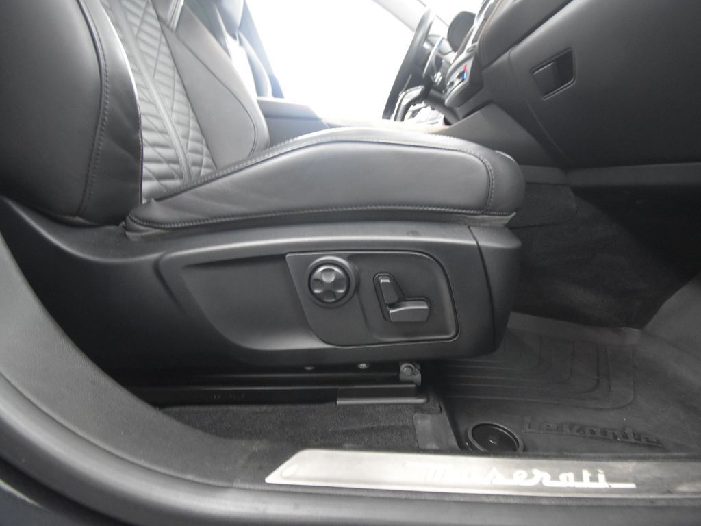 2020 Maserati Levante GTS photo 39