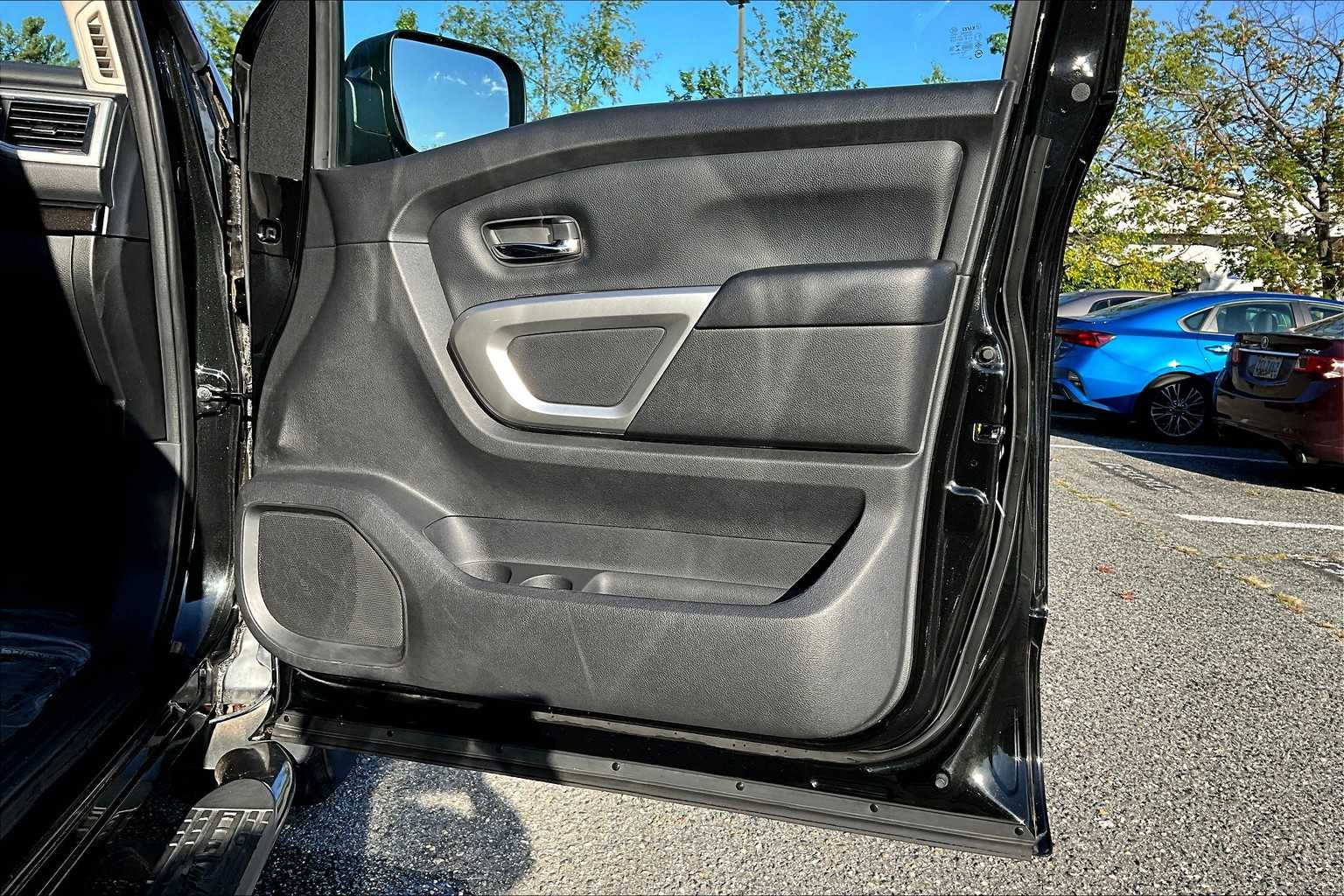2019 Nissan Titan SV photo 21